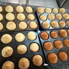 A picture of Koko's Queen's cakes.
