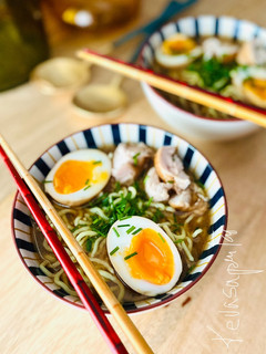 Una foto de Ramen de pollo 🐣 🍜