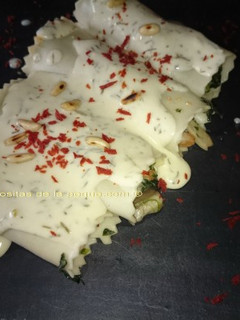 Una foto de Canelones de espinacas, setas y gambas ligeros