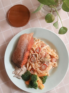 Foto resep Salmon pan sheared, spaghetti carbonara dan mushroom sauce