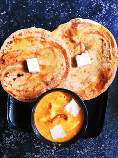 मसाला लच्छा पराठा विथ दही पनीर कर्री (masala laccha paratha with paneer curry recipe in Hindi) रेसिपी मुख्य फोटो