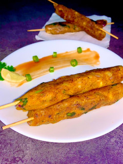 ஸ்மூகேட் வாழைக்காய் ஸ்கெவெர்ஸ் / smooked banana skewers செய்முறை முக்கிய புகைப்படம்