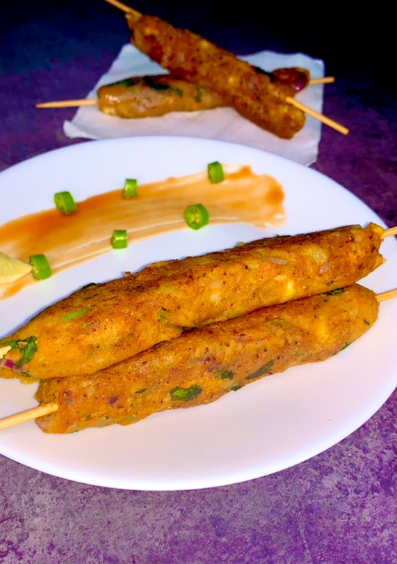 ஸ்மூகேட் வாழைக்காய் ஸ்கெவெர்ஸ் / smooked banana skewers செய்முறை முக்கிய புகைப்படம்