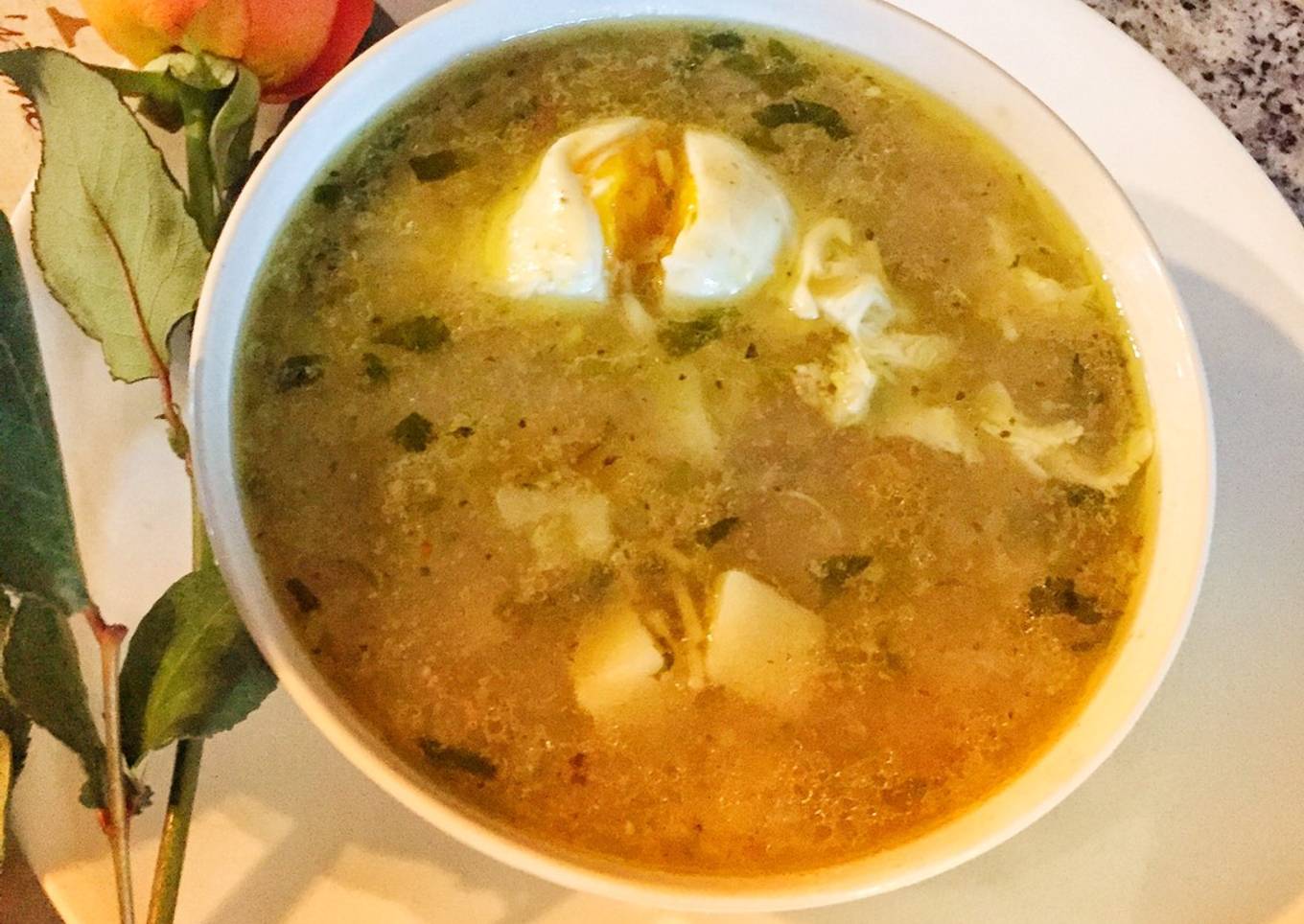 Fácil y Nutritiva Sopa de pollo y huevos para el alma💝
