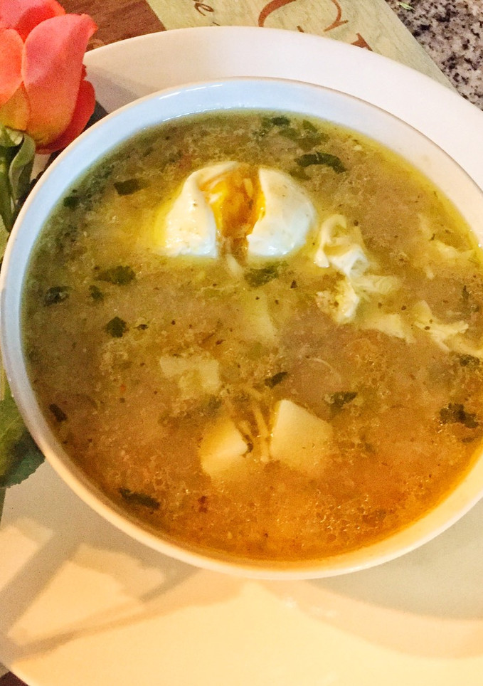 Una foto de Fácil y Nutritiva Sopa de pollo y huevos para el alma💝