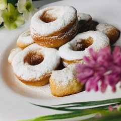A picture of Donat kampung rasa premium.