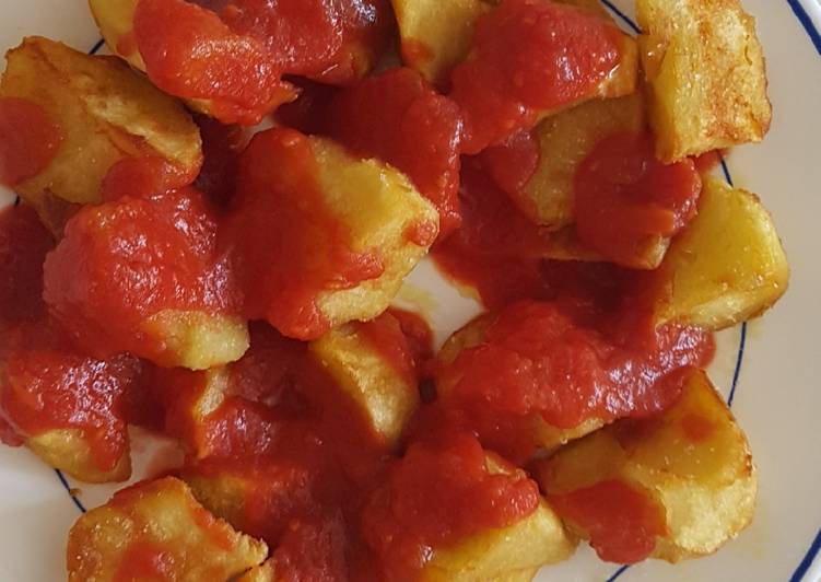 Patatas bravas madrileñas