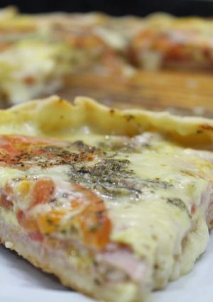 Una foto de Tarta de jamón, queso y tomate con masa casera
