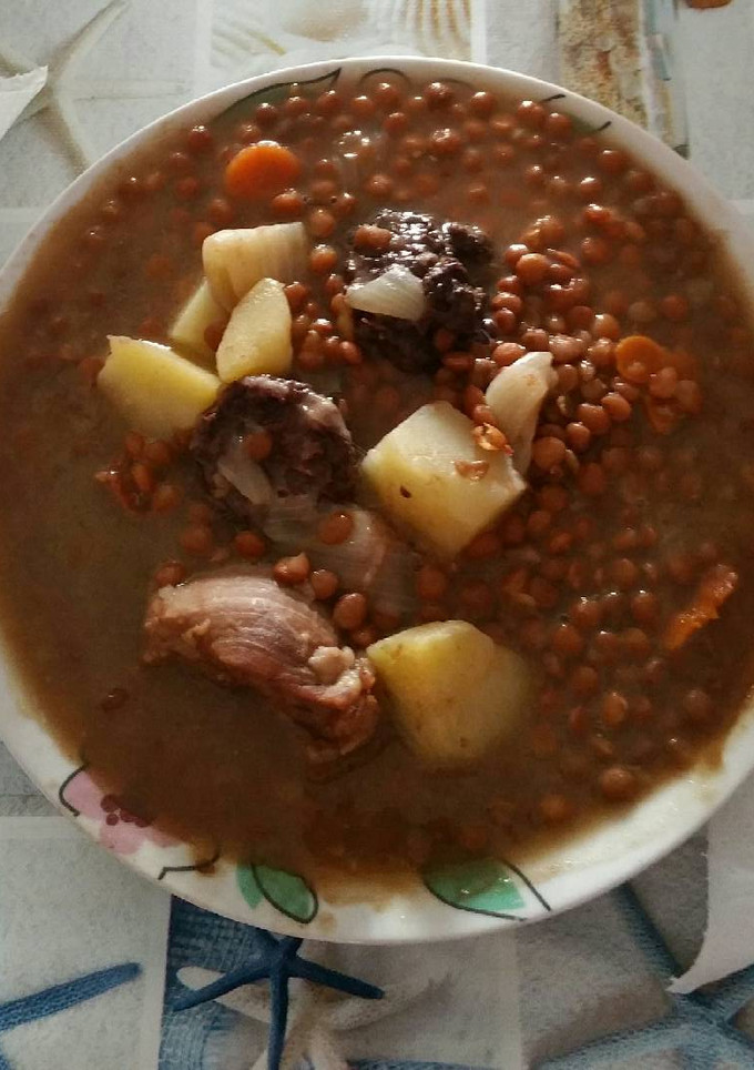 Una foto de Lentejas a estilo pueblo