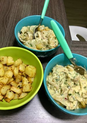 Una foto de Papas rústicas con salsa de queso, cebolla y merkén