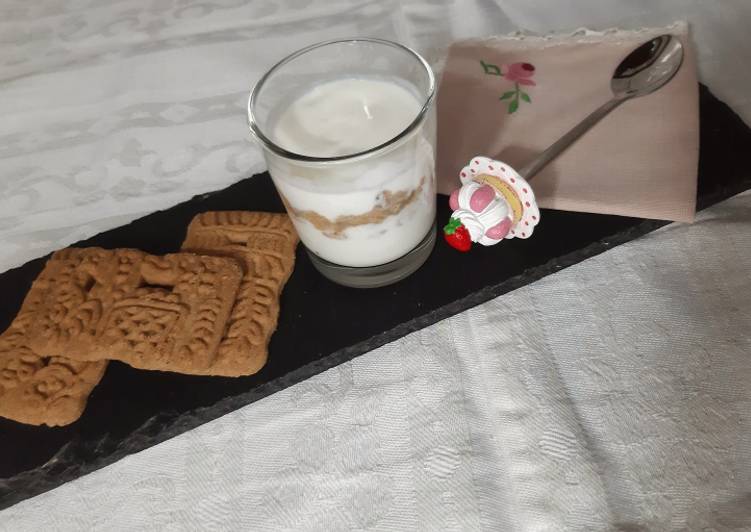 Voici la recette Verrine yaourt speculoos ❤ à la maison