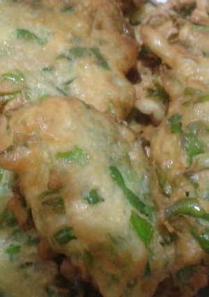 Una foto de Buñuelos: pasta básica con y sin gluten. Bonus track: buñuelos de lechuga