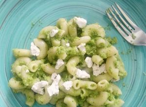 Una foto de Pasta con chile morrón (fría o caliente)