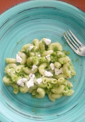 Una foto de Pasta con chile morrón (fría o caliente)