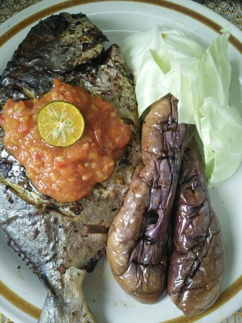 Cara Mudah Menyiapkan Resep 43.ikan&amp;terong bakar sambel tomat yang Sempurna Anti Ribet, Uenak Banget