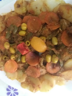 صورة لوصفة طبق بكويرات السردين والخضر