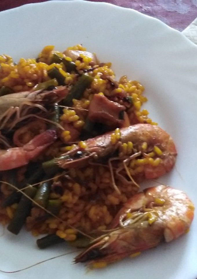 Una foto de Paella de marisco