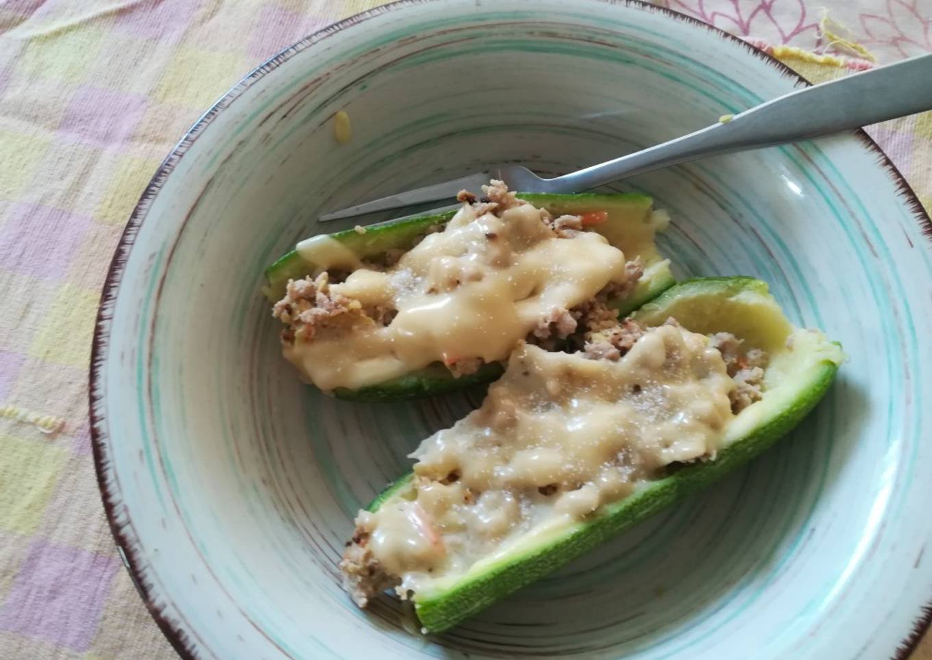 Calabacitas rellenas con carne y queso