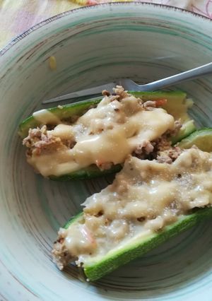 Una foto de Calabacitas rellenas con carne y queso