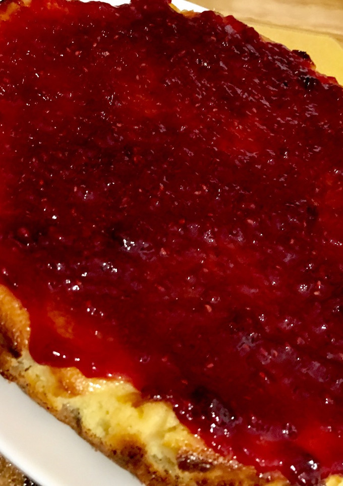 Una foto de Tarta de queso con base de galletas - en horno 🍰🍓