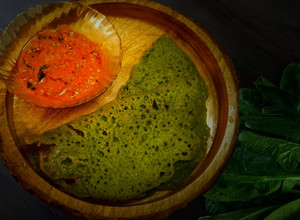 A picture of PALAK NEER DOSA | SPINACH NEER DOSA WITH ONION TOMATO CHUTNEY.