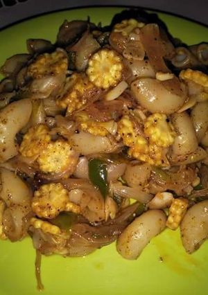 A picture of Baby corn chilli pasta.