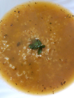 Una foto de Sopa de arroz con menta