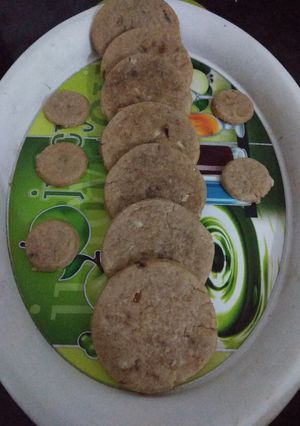 A picture of Wheat flour cookies without oven and egg.