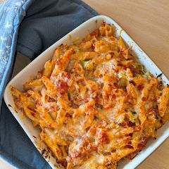 A picture of Tuna and broccoli pasta bake.