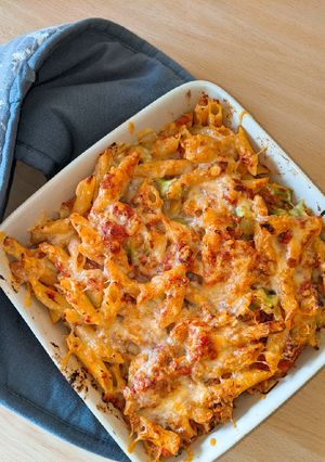 A picture of Tuna and broccoli pasta bake.