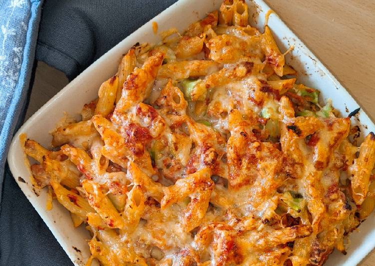 Tuna and broccoli pasta bake