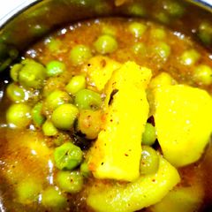 A picture of Aloo matar ki sabji.