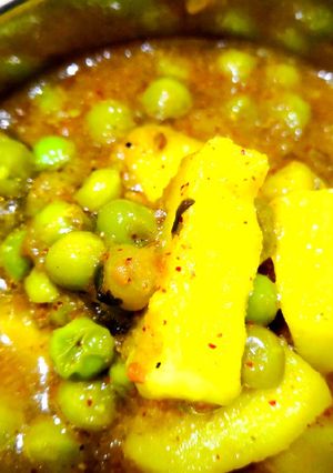 A picture of Aloo matar ki sabji.