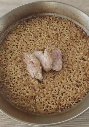 Una foto de Paella de carn