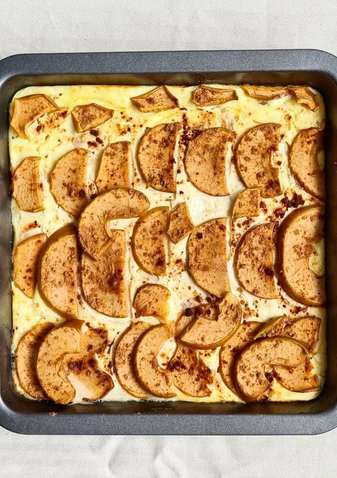 Творожная пп запеканка с яблоками и бананом
