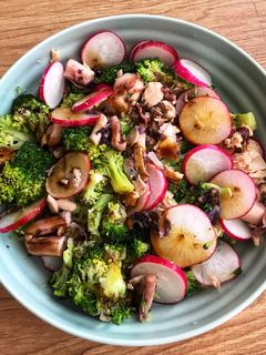 Una foto de Ensalada de brócoli 🥦