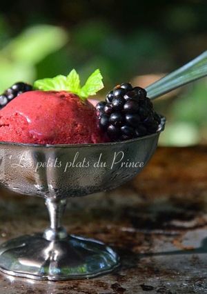 Une photo de Glace à la mûre, sans sorbetière