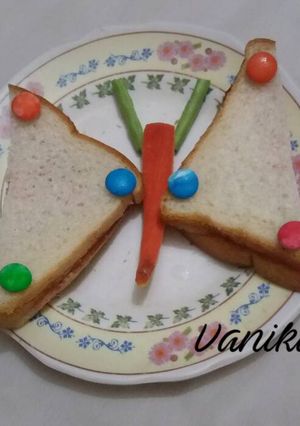 A picture of Jam butterfly sandwich.
