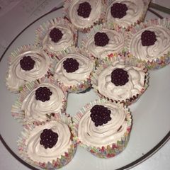 A picture of Blackberry cupcakes.