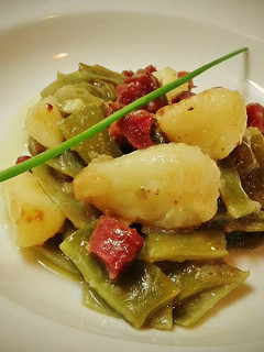 Una foto de Judía verde con patatas y jamón ibérico