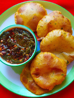 सरसों का साग और मक्की मेथी पूरी (sarson ka saag aur makki methi poori recipe in HIndi) रेसिपी मुख्य फोटो