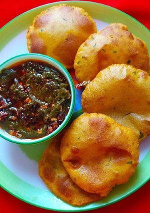 A picture of Sarson Ka Saag and Makki Methi Poori.