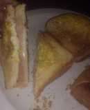 Tostado con jamón queso y huevo