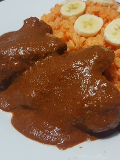 Una foto de Mole almendrado