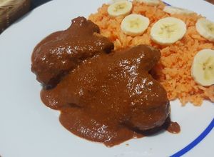 Una foto de Mole almendrado