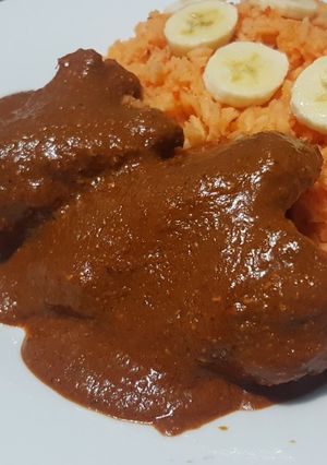 Una foto de Mole almendrado