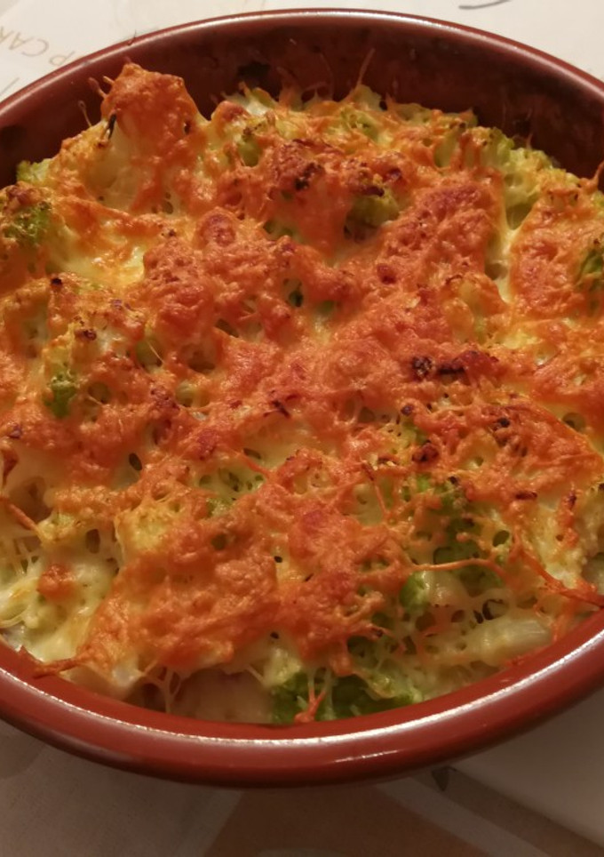 Una foto de Brócoli con bechamel y bacon
