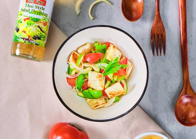 Ternyata ini lho! Resep memasak Caesar Salad with Mae Ploy Salad Dressing  sesuai selera