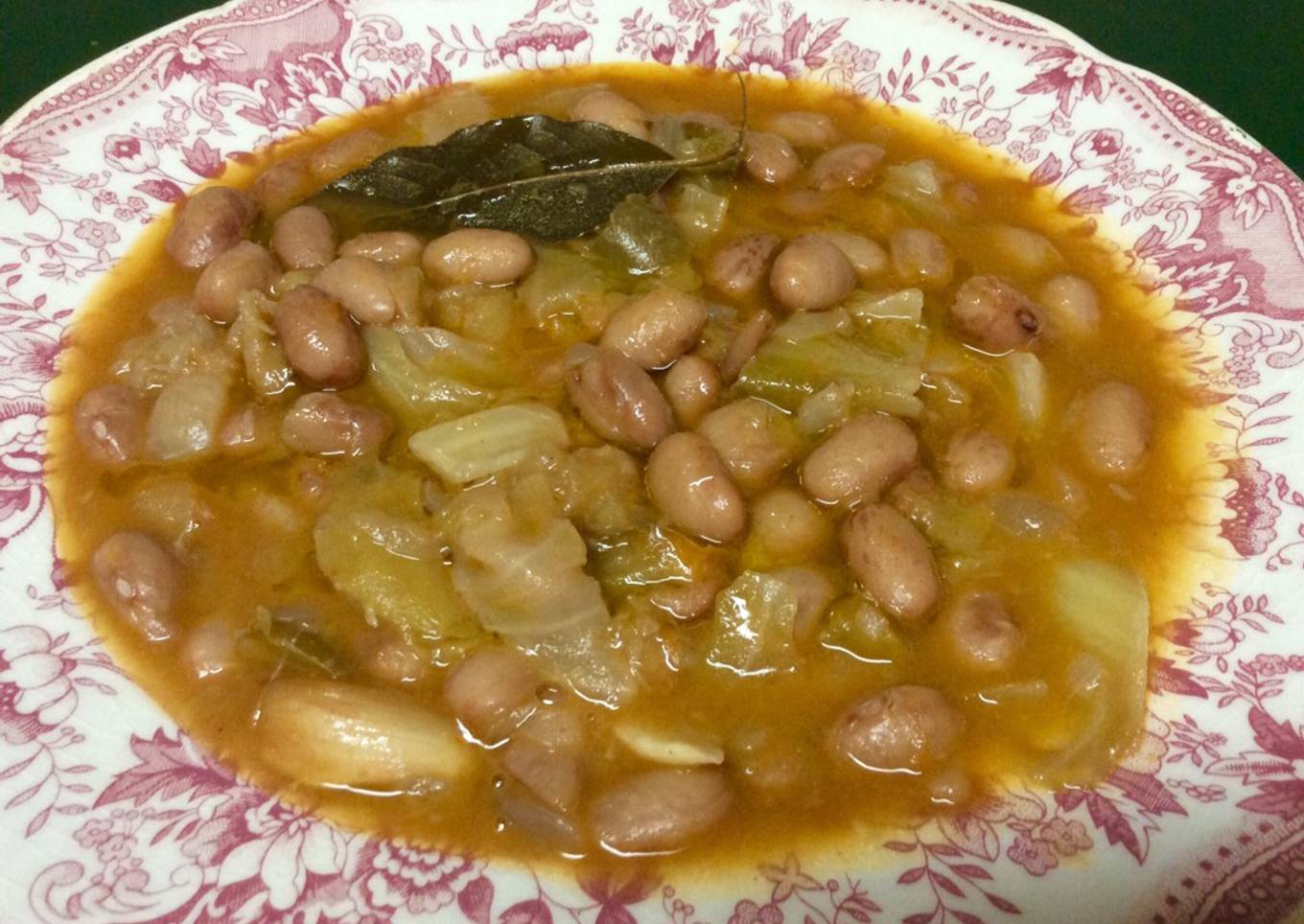 Judías pintas con repollo