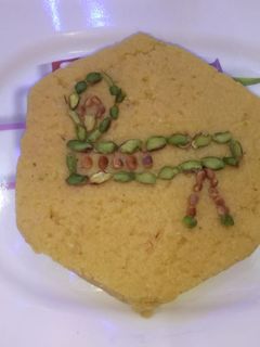 केसरी नारियल केक (Kesari Nariyal cake recipe in Hindi) रेसिपी मुख्य फोटो